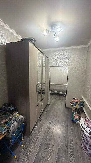 ленинградска: Продаю пол дома район Исанова -Ленинградская 3 комнаты кухня удобства — 4