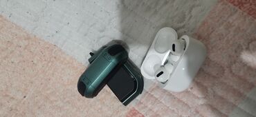 Уюлдук телефондор үчүн башка аксессуарлар: Apple airpods pro оригинал зарядка каробка все имеется