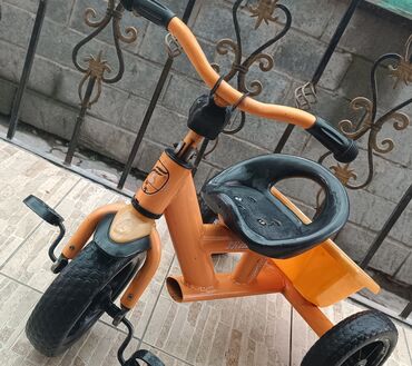 мотоцикл игрушка: Всё рабочее 
колесы прочные 
всё целое