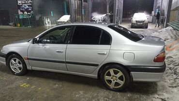 Toyota: Toyota Avensis: 2001 г., 2 л, Механика, Бензин, Седан