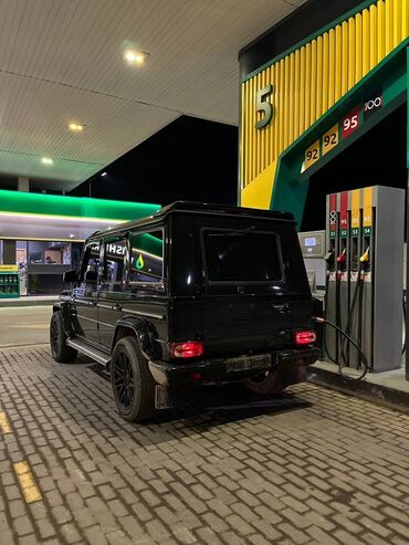 купить земельные участки: Чёрный внедорожник Mercedes-Benz G-Class. Автомобиль имеет квадратную