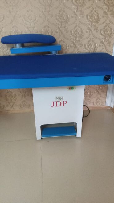 Pitiminutkalar: Doit marka ütü masası. Ütüsü yoxdu sadəcə masasıdı. Qutudadı heç