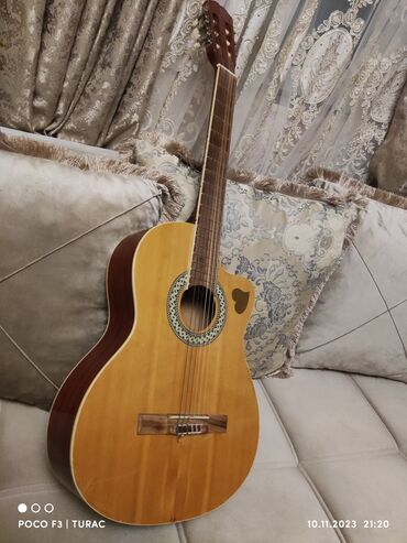nokia 6500 classic: Klassik gitara, Yeni, Ünvandan götürmə