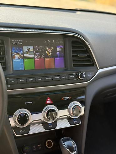 Hyundai: Hyundai Elantra — это стильный и экономичный седан, предлагающий — 10