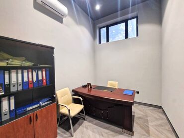 Anbar və emalatxanalar: Nəsimi rayonu, 1-ci mkrn “20 Yanvar” metrosunun yaxınlığında 4 otaqlı — 10