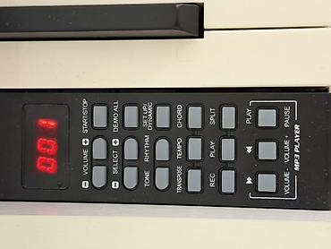 выбор: Цифровое пианино BB010 (белое) с банкеткой (В идеальном состоянии — 2