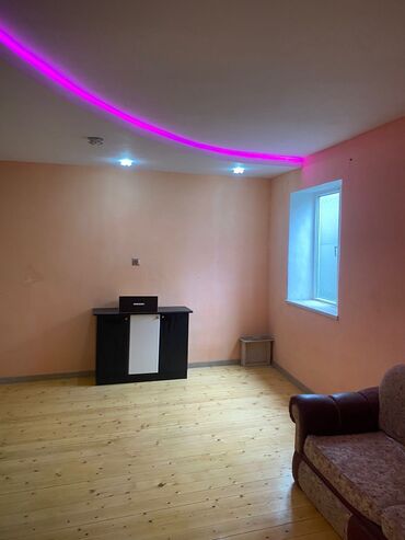 Anbar və emalatxanalar: 8Noyabr prospektində, Əbilov adlanan küçədə belə bir səliqəli həyət — 17