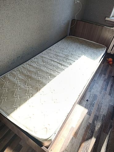 bunk bed: Односпальная кровать с деревянным изголовьем и каркасом — 3