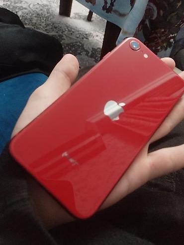 Apple iPhone: IPhone SE 2020, 128 GB, Qırmızı, Simsiz şarj — 2