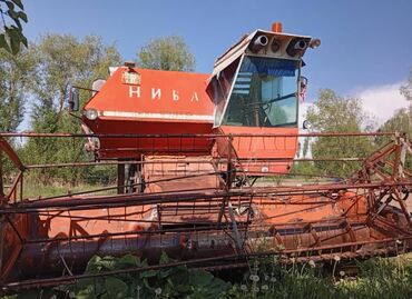 продам комбайн нива: Продается комбайн нива ск5. алдыңкы эки дөңгөлөгү жок калганы полный