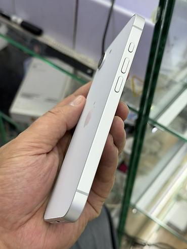 iphone 26000: IPhone 16e, Б/у, 128 ГБ, Белый, Защитное стекло, Чехол, 100 % — 5