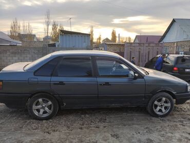 Volkswagen: Volkswagen Passat: 1988 г., 1.8 л, Механика, Бензин, Седан