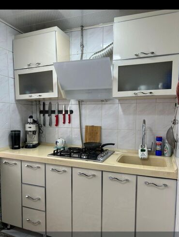 мебель для кухни: Metbex mebeli. Öıçü 1.80. Üzeri mermerdi. Qiymeti 170 manat. Ünvan