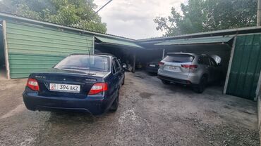 клапанная крышка нексия 1.5 16 кл: Седан Daewoo Nexia черного цвета с четырьмя дверями. Автомобиль