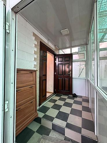дом в дордой: Продаем 2- этажный дом в районе рынка Дордой Участок 4 сотки — 3