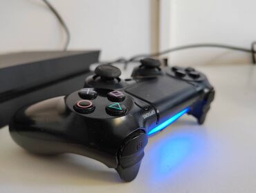 PS4 (Sony Playstation 4): Sony Playstation 4 sa igricama čipovan Prodajem konzolu Sony na lalafo.rs — 3 PS4 (Sony Playstation 4): Sony Playstation 4 sa igricama čipovan Prodajem konzolu Sony — 3
