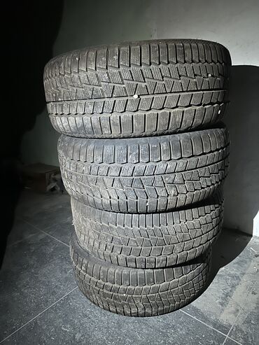 Шины: Шины 215 / 50 / R 17, Зима, Б/у, Комплект, Легковые, Япония, Maxxis