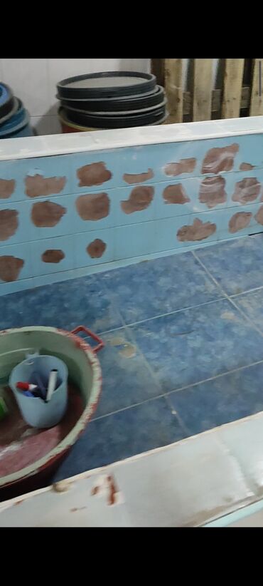 Otaqların uzunmüddətli kirayəsi: Kolbasa bağırsaq sexi Keşlədə arendaya verilir. 55 kv. m hər şəraiti — 12