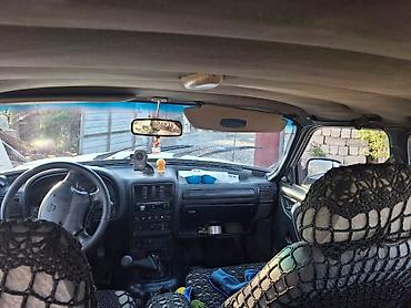 gaz 3110: GAZ Volga 3110 sedan - Kuzov: 4 qapılı sedan, gümüşü rəng - Mühərrik — 5