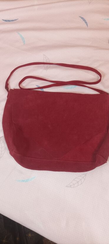 сумка красная: Продаю сумку Zara замшевая, новая