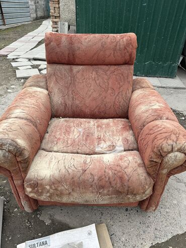 дешевая мягкая мебель: Кресло очень мягкое удобное, б/у Белоруссия отдам дешево! После