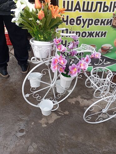 Откатные ворота: Элегантные кованые ворота черного цвета с изящными золотистыми — 21