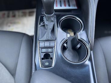 места: Toyota Camry: 2020 г., 2.5 л, Автомат, Гибрид, Седан — 7