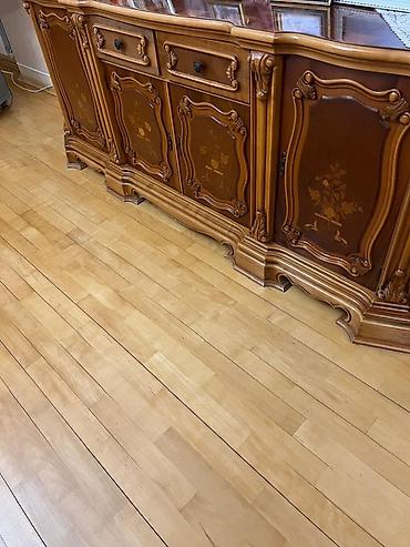 Bufetlər: Rumıniya istehsalı olan klassik qonaq otağı mebeli satılır. Mebel tam — 4