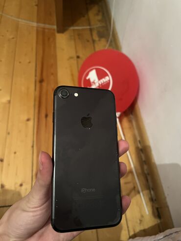 Apple iPhone: IPhone 7, 32 ГБ, Черный