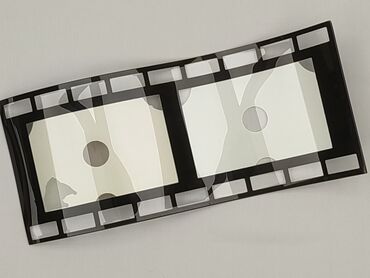 Dekoracyjna szklana tacka w kształcie paska filmowego. Wykonana z