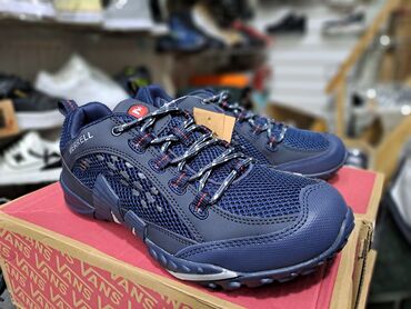 спортивные костюмы для женщин: Эркектердин кроссовкасы, 45, Merrell, Жаңы