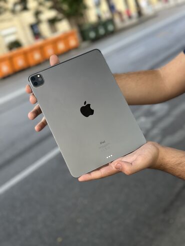 Apple iPad: Pad yaxşı vəziyyətdədir, ekranı səliqəlidir. Face İD və True Tone