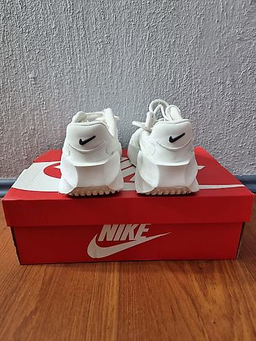 cvicke obuca: Nike Aura Edge zenske patike br.39 — 4