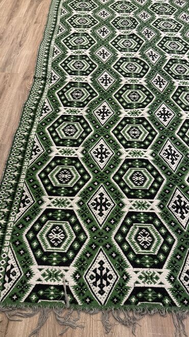 Qədim xalçalar: Az işlənilmiş kilim xalça Uzunluq 3m en 2m 2 üzlüdür. Ən son şəkil — 6