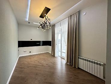 Продажа коттеджей и домов: Ак ордо 3 продаю дом. Участок 4 сотых Дом 130м2 Комуникация: вода — 7