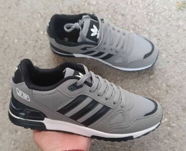 c a torbice: Trainers, Adidas, size - 46