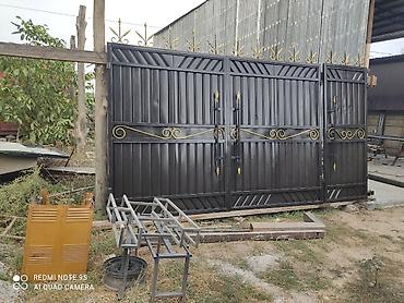 Распашные ворота: Кованые распашные ворота из металла с калиткой размер узундугу 2,50 — 3