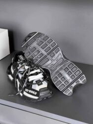 Women's Sneakers and athletic shoes: 41 — 22