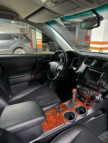 срочно продаю нужны деньги очень срочно: Toyota Highlander V6 AWD, синий металлик, 7‑местный кроссовер. Кузов