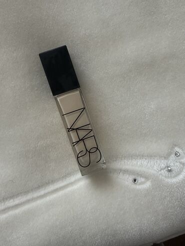 sade makyaj: Tonal krem, Nars, İşlənmiş, Ünvandan götürmə