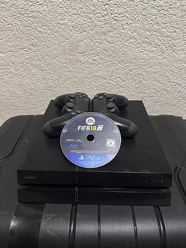 Ps 4 + 2 джойстика и fifa 18. Без торга! Людей с торгом сразу в блок!