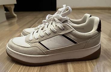 Women's Sneakers and athletic shoes: Ölçü: 37, Yeni — 24