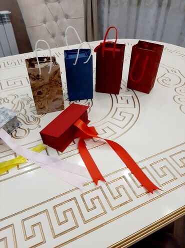 Ətriyyat: Hədiyyəlik Əti̇r, qutu, çanta KOMPLEKT. Hamsı bir yerdə cəmisi 8 — 10