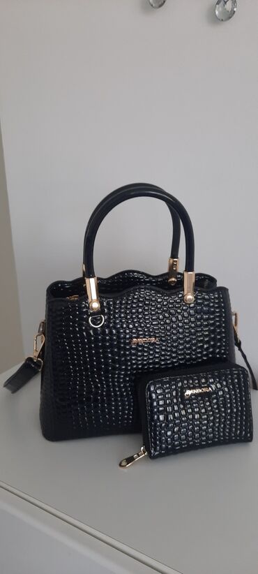 crni sako kombinacije zenski: ORIGINAL PANDORA torba i novčanik u kompletu,od prelepe lakovane kože