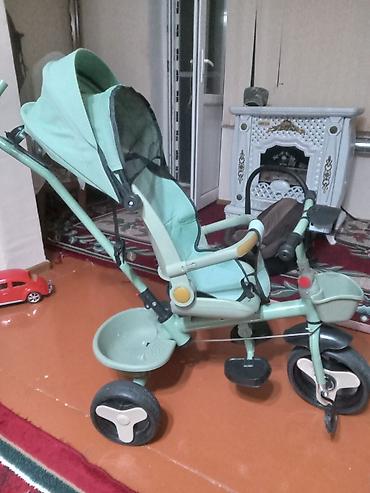 volsebed: Uşaq üçtəkərli velosiped-araba, açıq yaşıl rəng. Xüsusiyyətlər: - — 1