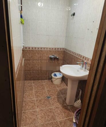 Uzunmüddətli kirayə mənzillər: Yeni günəşli Ballı marketin arxasında 13-cü binada 3 otaq 90 kv — 3