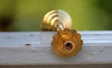 Sveće i svećnjaci: Antikvarni mesingani svećnjak. Elegantan mesingani svećnjak — 10