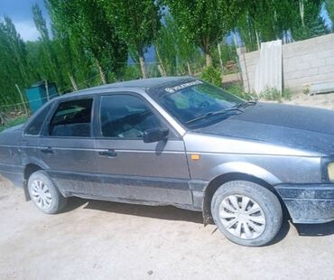 Volkswagen: Volkswagen Passat: 1990 г., 1.8 л, Механика, Бензин, Седан