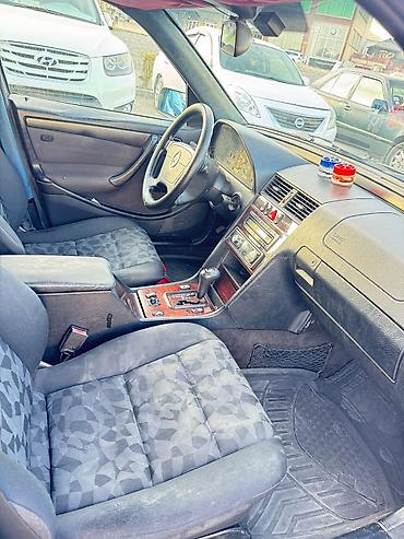 10000 mercedes: Mercedes-Benz 220: 2.2 l | 1999 il Sedan — 8