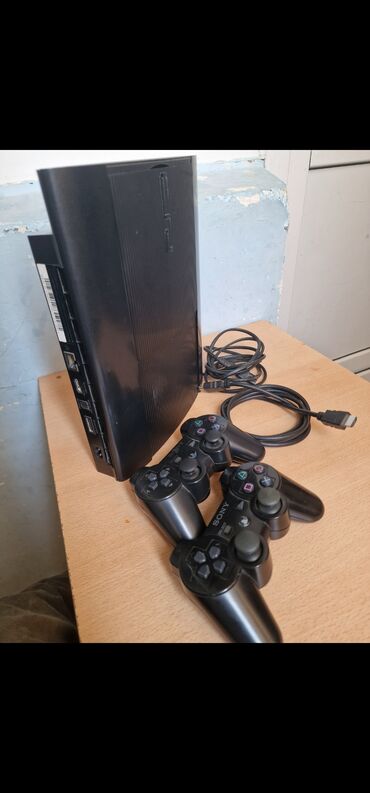 PS3 (Sony PlayStation 3): Tecili satilir prablemsiz pultun biri tam arginaldi 50man alinib